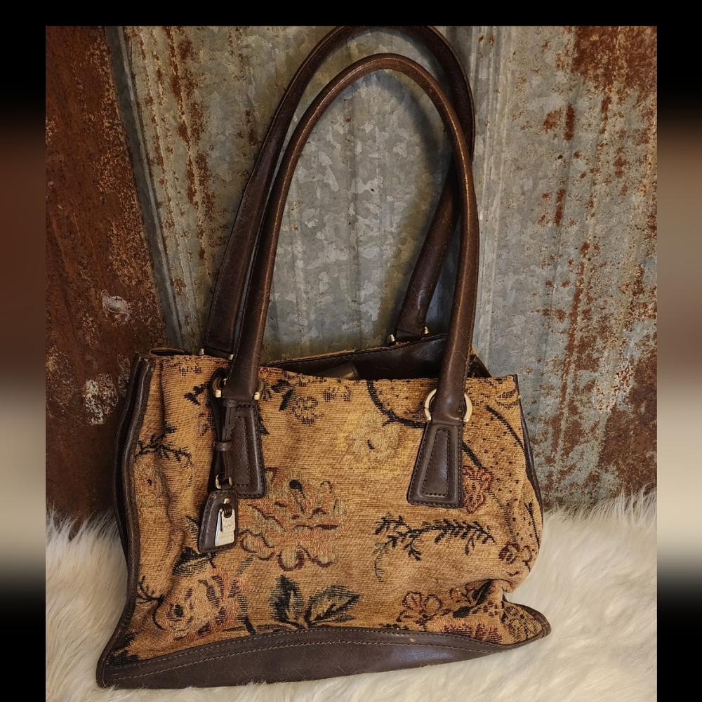 VINTAGE Golden Threaded Floral Tapestry & Leather Large Liz Claiborne Hand Bag - Picture 13 of 17
